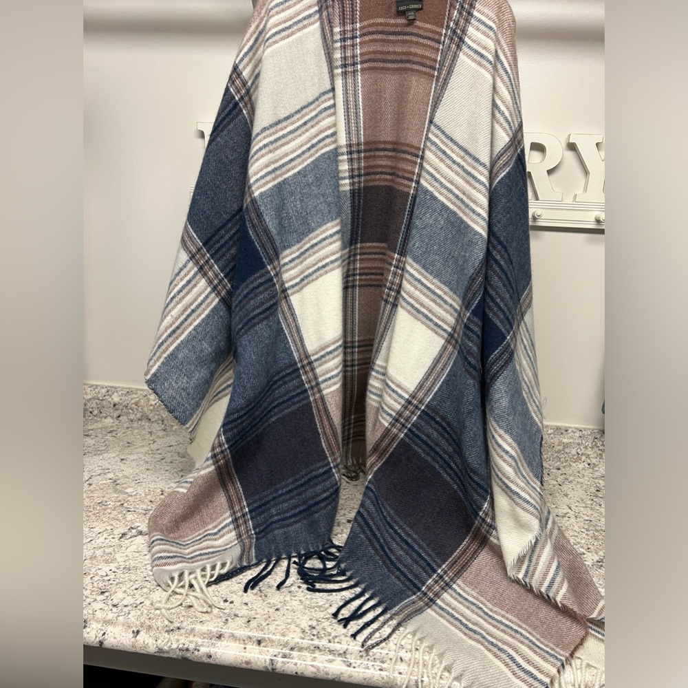 Coco and Carmen super soft poncho OS